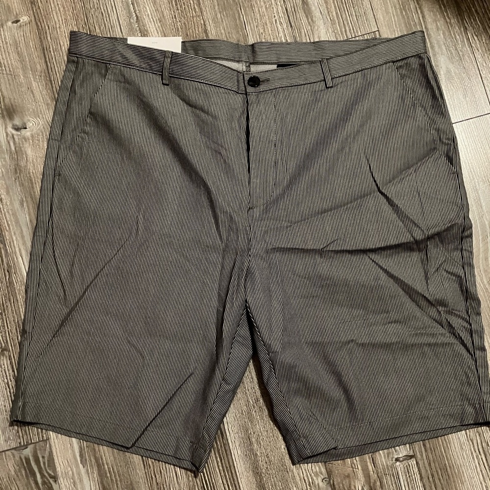 🌸 Calvin Klein Men's Pinstripe Flat Front Shorts - Charcoal